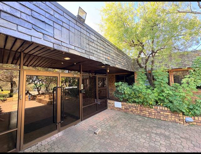 6,052M² OFFICE FOR SALE IN HALFWAY HOUSE
